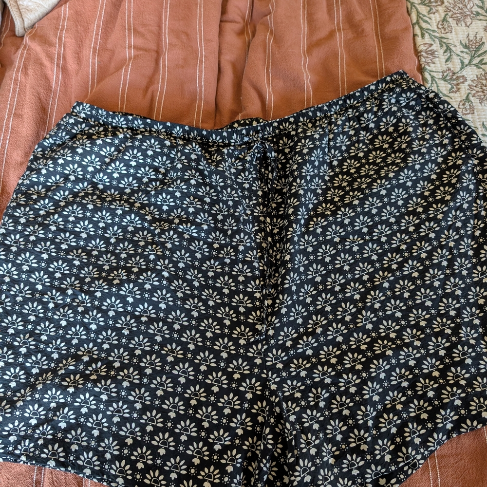 Torrid Black and White Floral Women's Bermudas